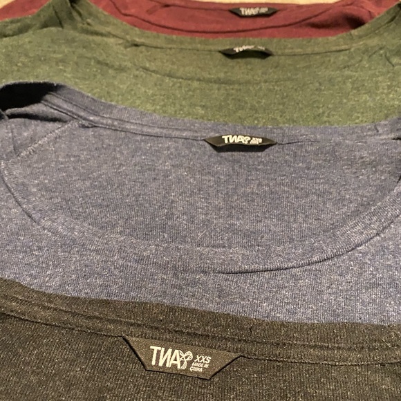4 TNA crewnecks - Picture 2 of 4